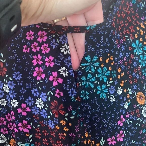 ***** 5 for $25 A.n.a. Multicolor Floral Print Blouse With Flounce At Hem - Picture 3 of 5